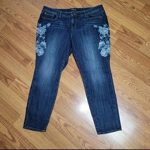 Torrid Floral Stitched Embroidery Skinny Jean Size 22R